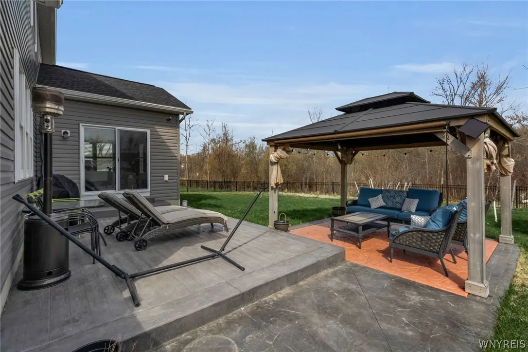 4665 Carlyes Court, Hamburg, New York 14075, Hamburg, New York 14075, 4 Bedrooms Bedrooms, 11 Rooms Rooms,2 BathroomsBathrooms,Residential,For Sale,4665 Carlyes Court, Hamburg, New York 14075,0,B1664614