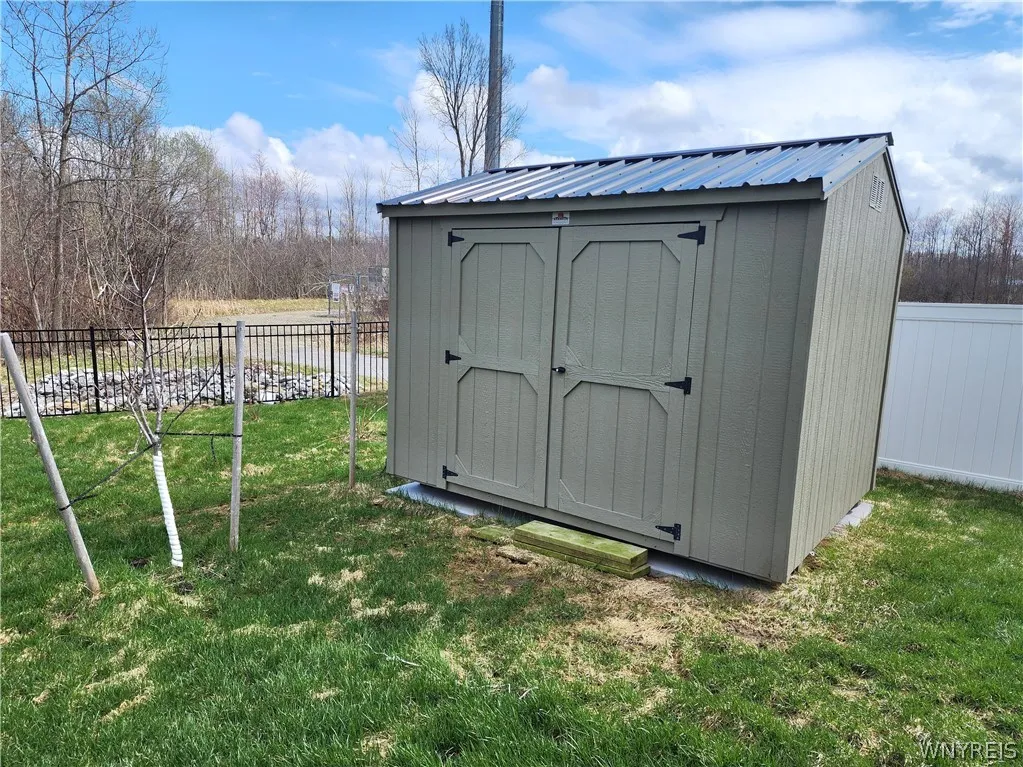 4665 Carlyes Court, Hamburg, New York 14075, Hamburg, New York 14075, 4 Bedrooms Bedrooms, 11 Rooms Rooms,2 BathroomsBathrooms,Residential,For Sale,4665 Carlyes Court, Hamburg, New York 14075,0,B1664614