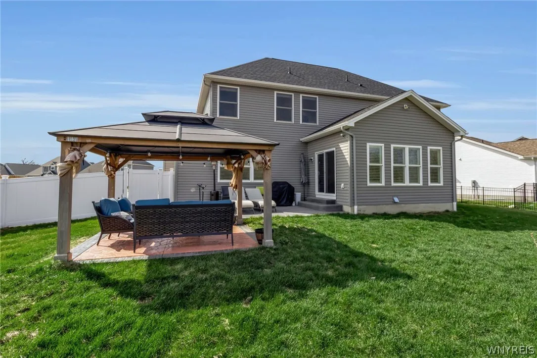 4665 Carlyes Court, Hamburg, New York 14075, Hamburg, New York 14075, 4 Bedrooms Bedrooms, 11 Rooms Rooms,2 BathroomsBathrooms,Residential,For Sale,4665 Carlyes Court, Hamburg, New York 14075,0,B1664614