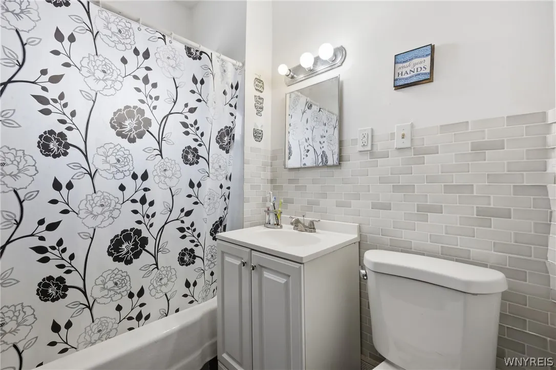 312 Cambridge Avenue, Buffalo, New York 14215, Buffalo, New York 14215, 3 Bedrooms Bedrooms, 9 Rooms Rooms,1 BathroomBathrooms,Residential,For Sale,312 Cambridge Avenue, Buffalo, New York 14215,0,B1671785