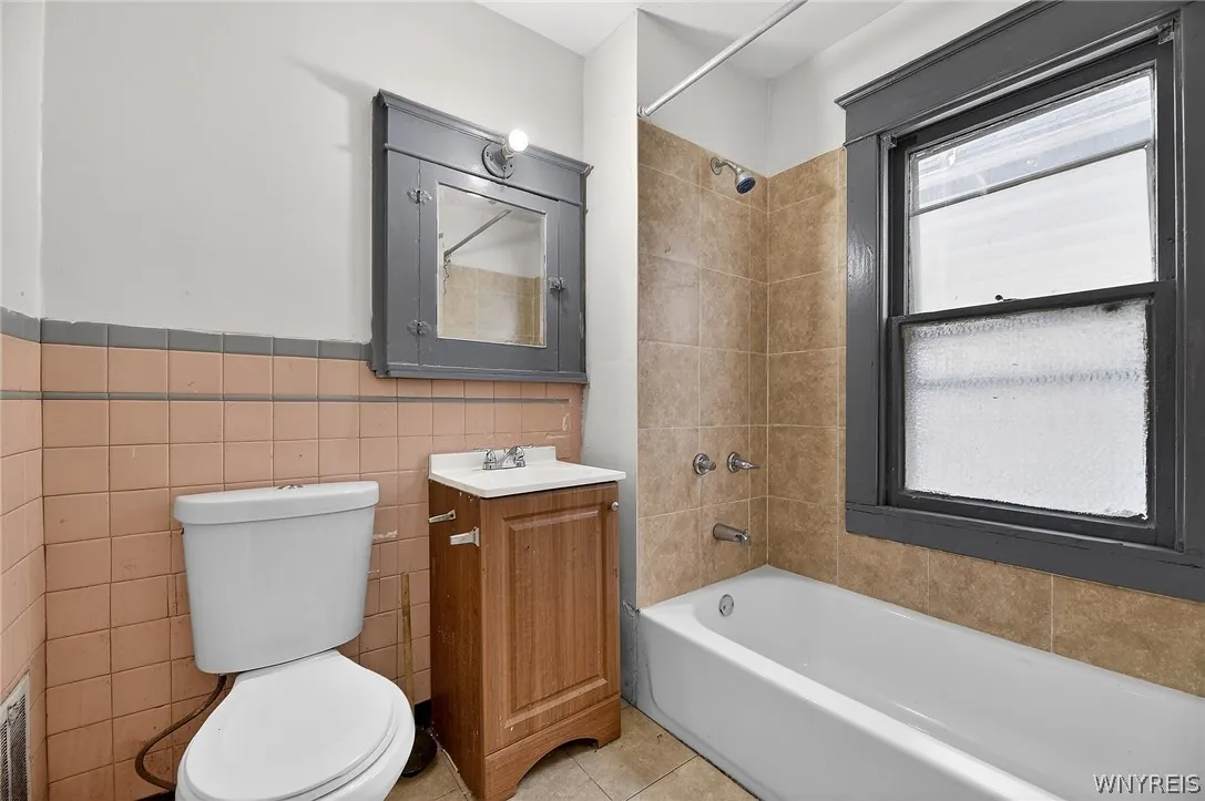 23 Humason Avenue, Buffalo, New York 14211, Buffalo, New York 14211, 5 Bedrooms Bedrooms, ,2 BathroomsBathrooms,Residential,For Sale,23 Humason Avenue, Buffalo, New York 14211,0,B1672222