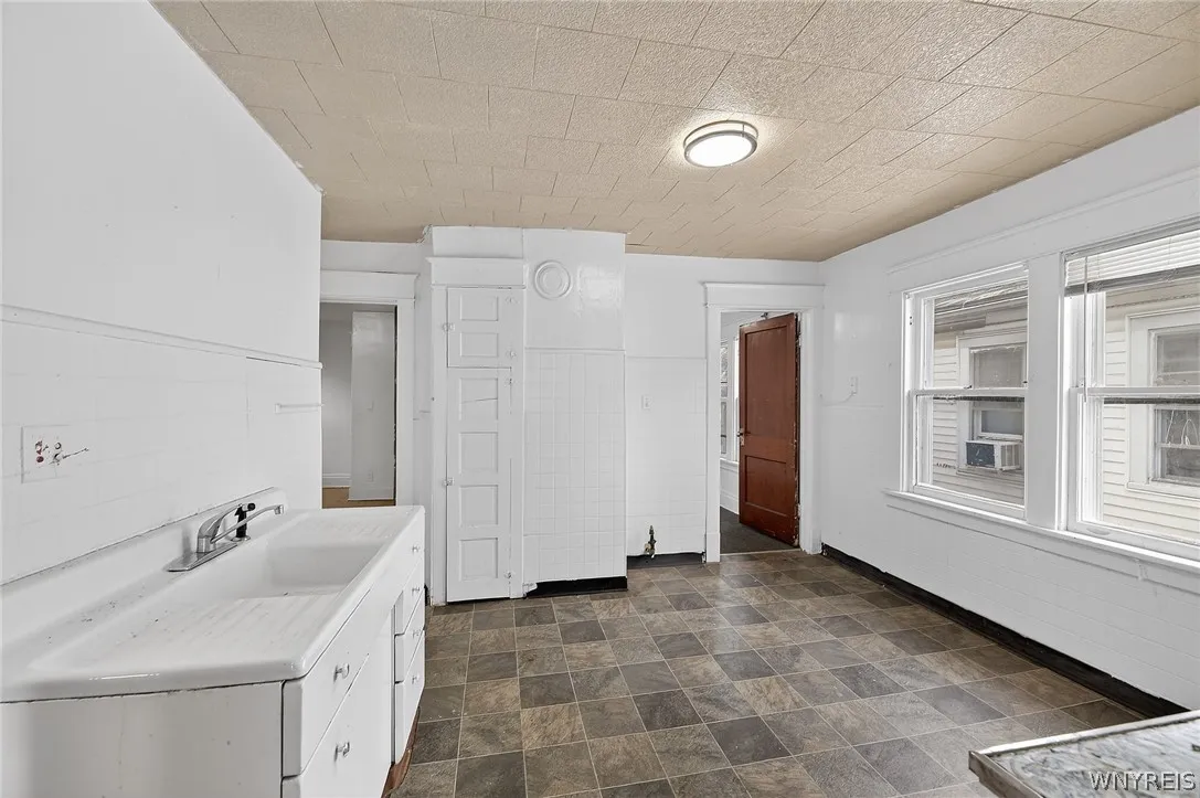 23 Humason Avenue, Buffalo, New York 14211, Buffalo, New York 14211, 5 Bedrooms Bedrooms, ,2 BathroomsBathrooms,Residential,For Sale,23 Humason Avenue, Buffalo, New York 14211,0,B1672222