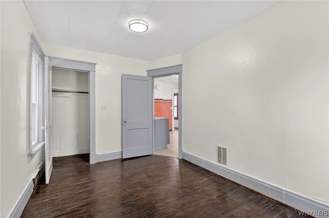 23 Humason Avenue, Buffalo, New York 14211, Buffalo, New York 14211, 5 Bedrooms Bedrooms, ,2 BathroomsBathrooms,Residential,For Sale,23 Humason Avenue, Buffalo, New York 14211,0,B1672222