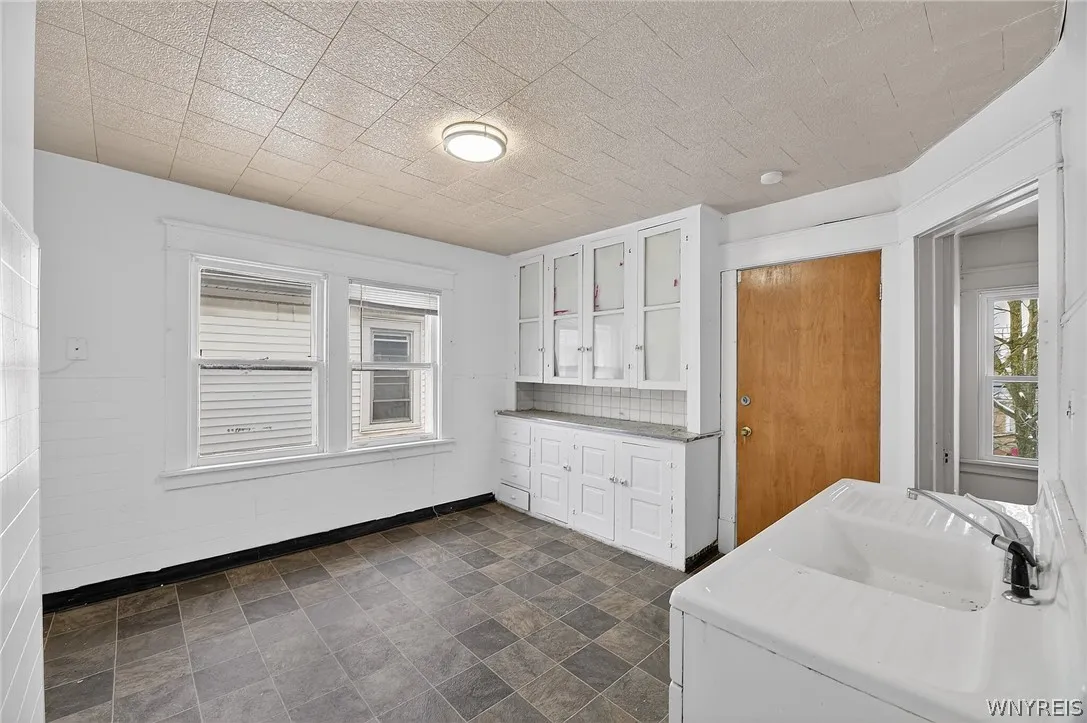 23 Humason Avenue, Buffalo, New York 14211, Buffalo, New York 14211, 5 Bedrooms Bedrooms, ,2 BathroomsBathrooms,Residential,For Sale,23 Humason Avenue, Buffalo, New York 14211,0,B1672222