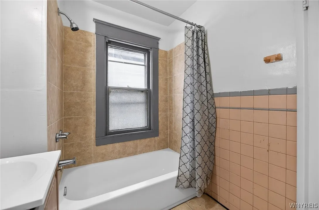 23 Humason Avenue, Buffalo, New York 14211, Buffalo, New York 14211, 5 Bedrooms Bedrooms, ,2 BathroomsBathrooms,Residential,For Sale,23 Humason Avenue, Buffalo, New York 14211,0,B1672222