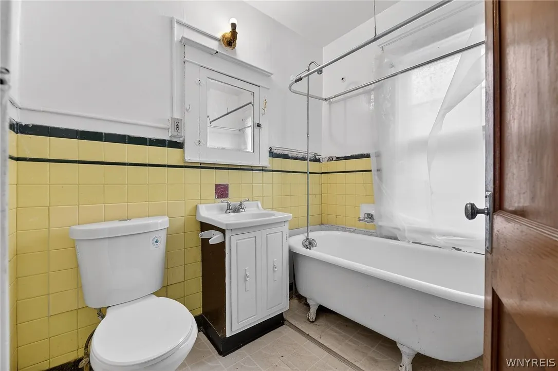 23 Humason Avenue, Buffalo, New York 14211, Buffalo, New York 14211, 5 Bedrooms Bedrooms, ,2 BathroomsBathrooms,Residential,For Sale,23 Humason Avenue, Buffalo, New York 14211,0,B1672222
