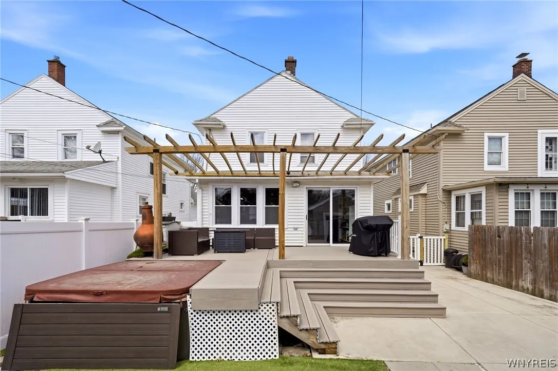 17 Crosby Avenue, Tonawanda, New York 14217, Tonawanda, New York 14217, 3 Bedrooms Bedrooms, 7 Rooms Rooms,1 BathroomBathrooms,Residential,For Sale,17 Crosby Avenue, Tonawanda, New York 14217,0,B1672187