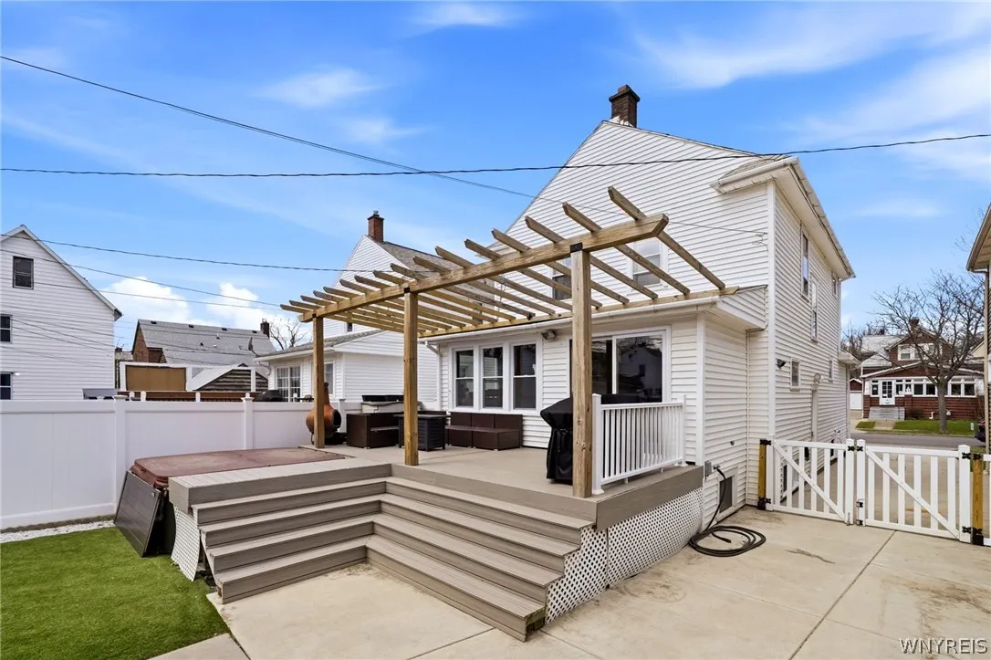 17 Crosby Avenue, Tonawanda, New York 14217, Tonawanda, New York 14217, 3 Bedrooms Bedrooms, 7 Rooms Rooms,1 BathroomBathrooms,Residential,For Sale,17 Crosby Avenue, Tonawanda, New York 14217,0,B1672187