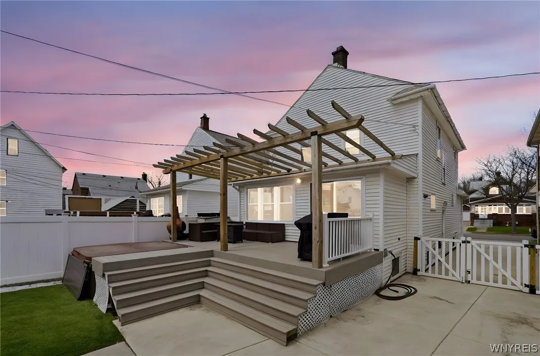 17 Crosby Avenue, Tonawanda, New York 14217, Tonawanda, New York 14217, 3 Bedrooms Bedrooms, 7 Rooms Rooms,1 BathroomBathrooms,Residential,For Sale,17 Crosby Avenue, Tonawanda, New York 14217,0,B1672187