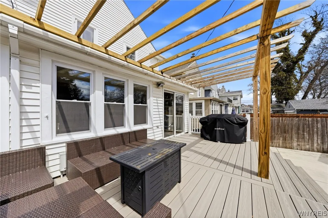 17 Crosby Avenue, Tonawanda, New York 14217, Tonawanda, New York 14217, 3 Bedrooms Bedrooms, 7 Rooms Rooms,1 BathroomBathrooms,Residential,For Sale,17 Crosby Avenue, Tonawanda, New York 14217,0,B1672187