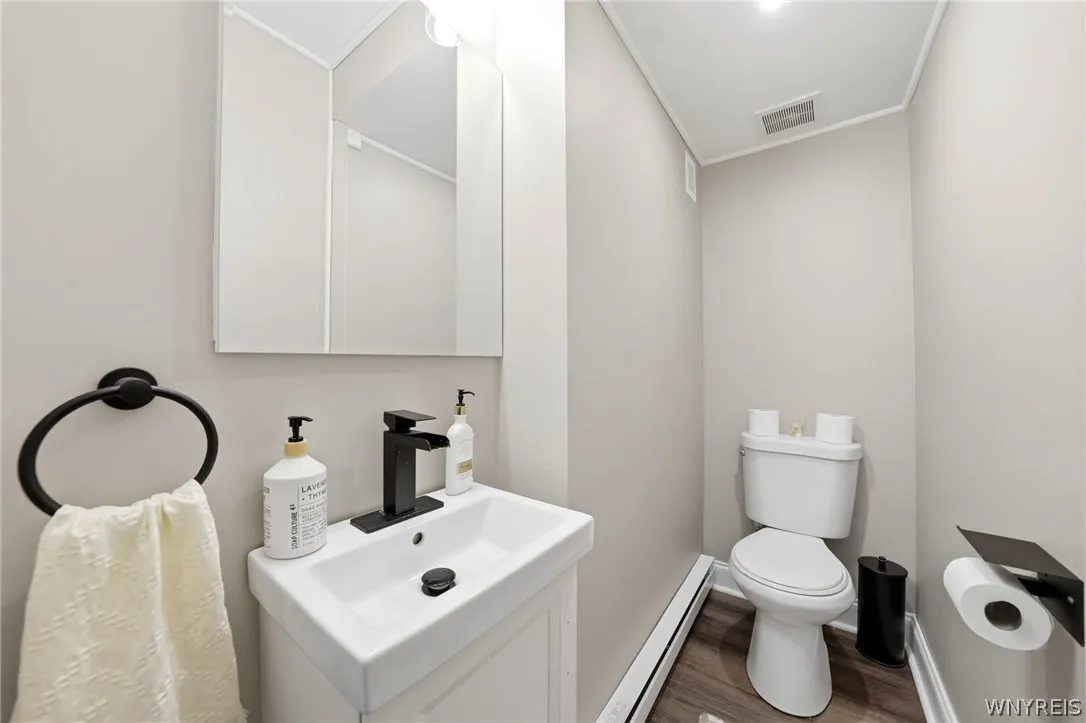 17 Crosby Avenue, Tonawanda, New York 14217, Tonawanda, New York 14217, 3 Bedrooms Bedrooms, 7 Rooms Rooms,1 BathroomBathrooms,Residential,For Sale,17 Crosby Avenue, Tonawanda, New York 14217,0,B1672187