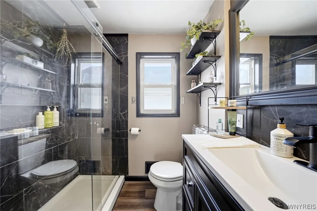 17 Crosby Avenue, Tonawanda, New York 14217, Tonawanda, New York 14217, 3 Bedrooms Bedrooms, 7 Rooms Rooms,1 BathroomBathrooms,Residential,For Sale,17 Crosby Avenue, Tonawanda, New York 14217,0,B1672187