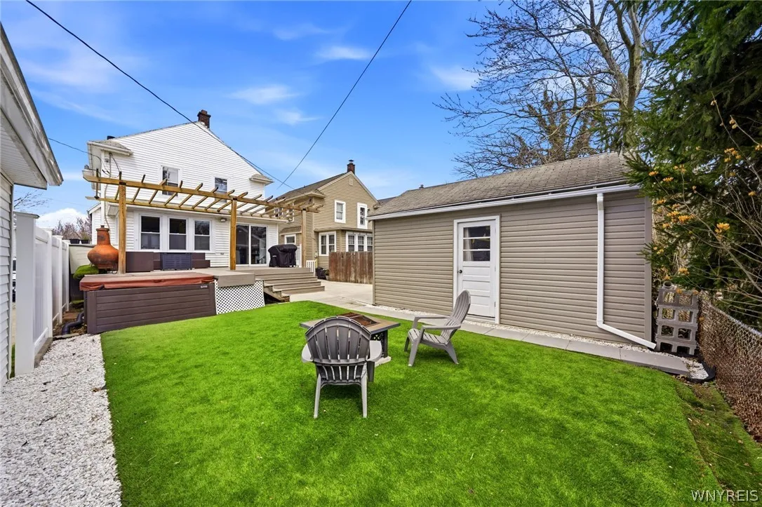 17 Crosby Avenue, Tonawanda, New York 14217, Tonawanda, New York 14217, 3 Bedrooms Bedrooms, 7 Rooms Rooms,1 BathroomBathrooms,Residential,For Sale,17 Crosby Avenue, Tonawanda, New York 14217,0,B1672187