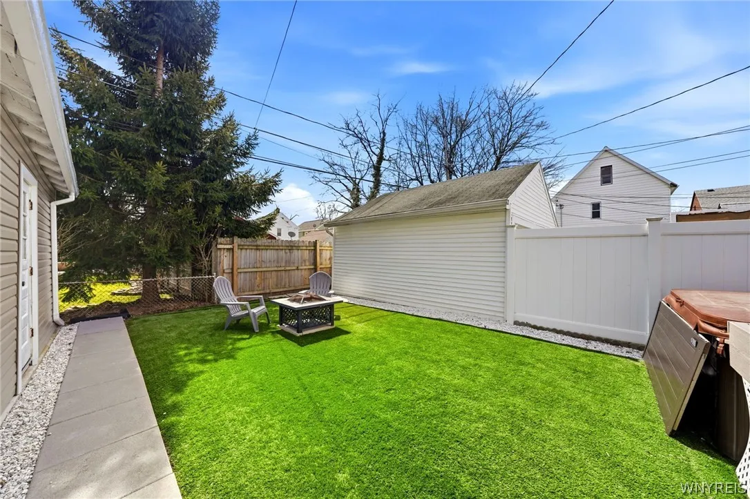 17 Crosby Avenue, Tonawanda, New York 14217, Tonawanda, New York 14217, 3 Bedrooms Bedrooms, 7 Rooms Rooms,1 BathroomBathrooms,Residential,For Sale,17 Crosby Avenue, Tonawanda, New York 14217,0,B1672187