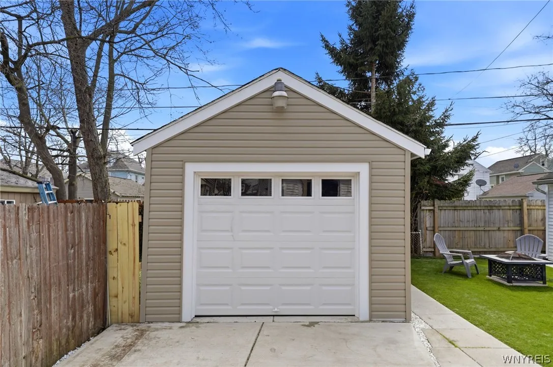 17 Crosby Avenue, Tonawanda, New York 14217, Tonawanda, New York 14217, 3 Bedrooms Bedrooms, 7 Rooms Rooms,1 BathroomBathrooms,Residential,For Sale,17 Crosby Avenue, Tonawanda, New York 14217,0,B1672187