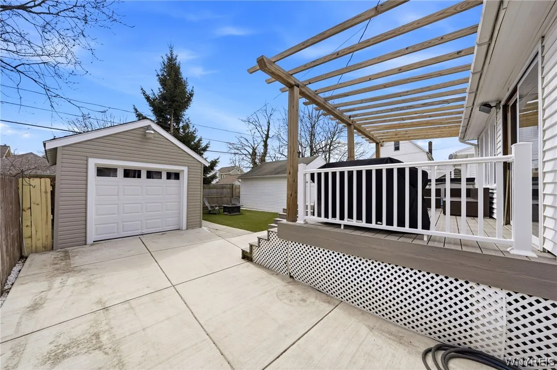 17 Crosby Avenue, Tonawanda, New York 14217, Tonawanda, New York 14217, 3 Bedrooms Bedrooms, 7 Rooms Rooms,1 BathroomBathrooms,Residential,For Sale,17 Crosby Avenue, Tonawanda, New York 14217,0,B1672187