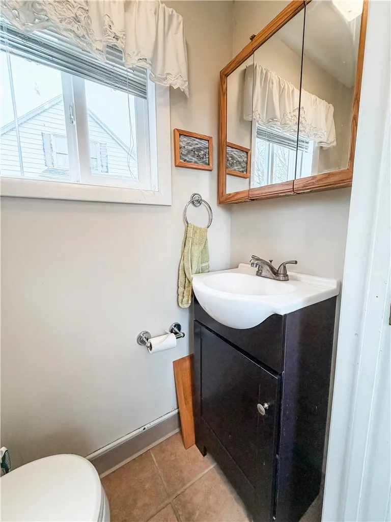 1 French Avenue, Owasco, New York 13021, Owasco, New York 13021, 3 Bedrooms Bedrooms, 7 Rooms Rooms,1 BathroomBathrooms,Residential,For Sale,1 French Avenue, Owasco, New York 13021,0,R1671601
