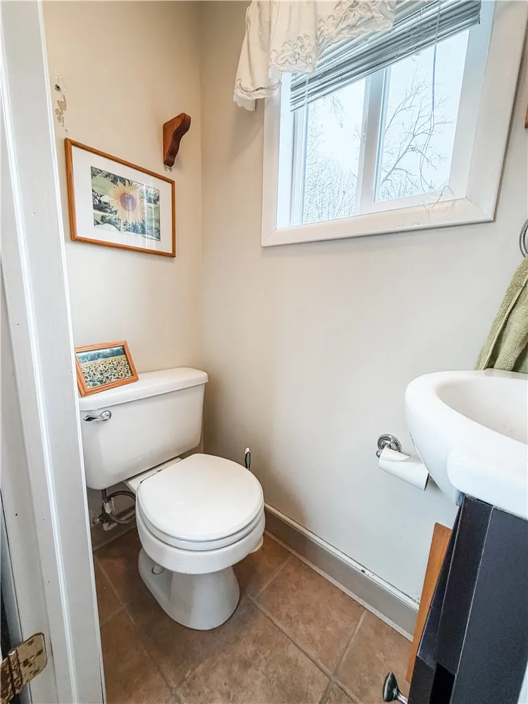 1 French Avenue, Owasco, New York 13021, Owasco, New York 13021, 3 Bedrooms Bedrooms, 7 Rooms Rooms,1 BathroomBathrooms,Residential,For Sale,1 French Avenue, Owasco, New York 13021,0,R1671601