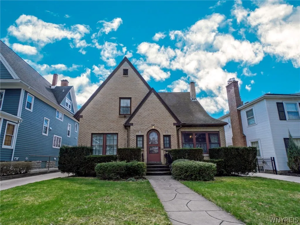 42 Linden Avenue, Buffalo, New York 14214, Buffalo, New York 14214, 4 Bedrooms Bedrooms, 8 Rooms Rooms,3 BathroomsBathrooms,Residential,For Sale,42 Linden Avenue, Buffalo, New York 14214,0,B1670219
