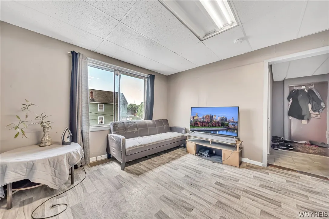 955 Tonawanda Street, Buffalo, New York 14207, Buffalo, New York 14207, 9 Bedrooms Bedrooms, ,4 BathroomsBathrooms,Residential,For Sale,955 Tonawanda Street, Buffalo, New York 14207,0,B1672356