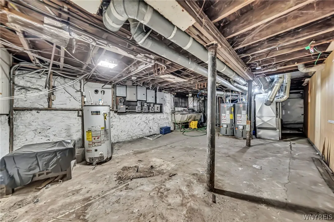 955 Tonawanda Street, Buffalo, New York 14207, Buffalo, New York 14207, 9 Bedrooms Bedrooms, ,4 BathroomsBathrooms,Residential,For Sale,955 Tonawanda Street, Buffalo, New York 14207,0,B1672356