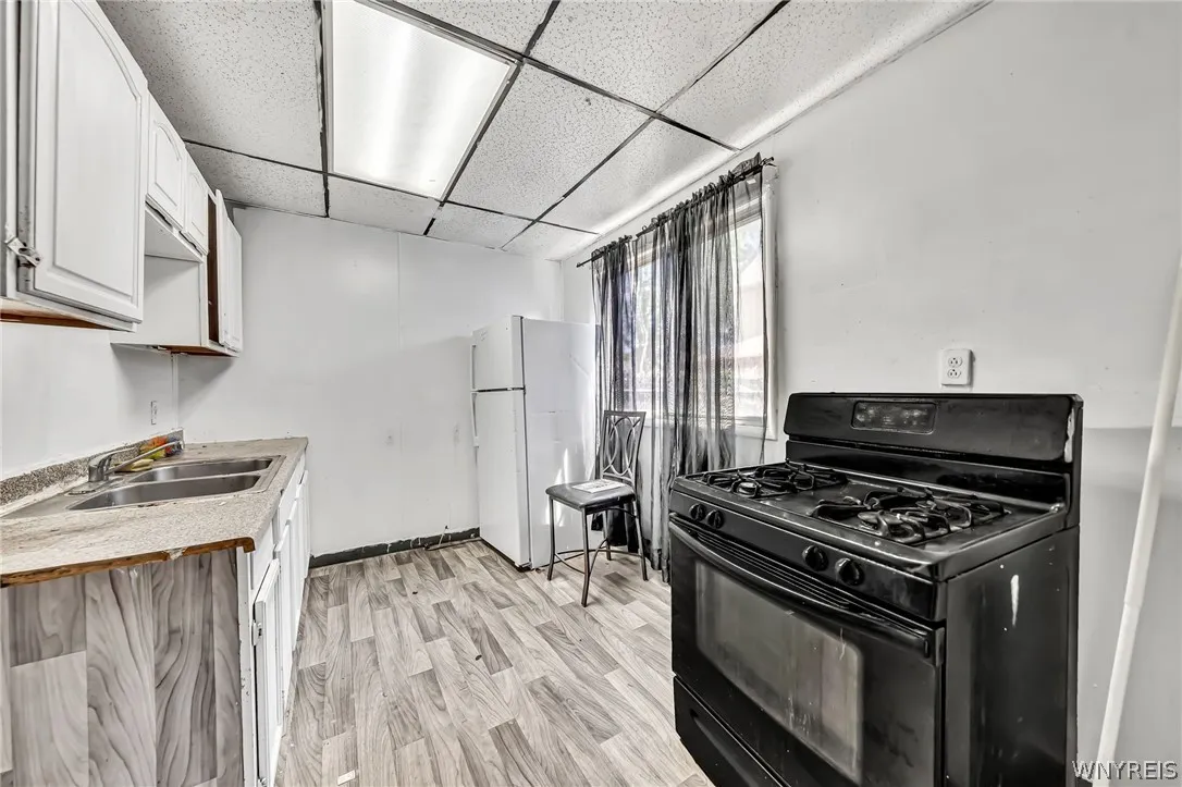 955 Tonawanda Street, Buffalo, New York 14207, Buffalo, New York 14207, 9 Bedrooms Bedrooms, ,4 BathroomsBathrooms,Residential,For Sale,955 Tonawanda Street, Buffalo, New York 14207,0,B1672356