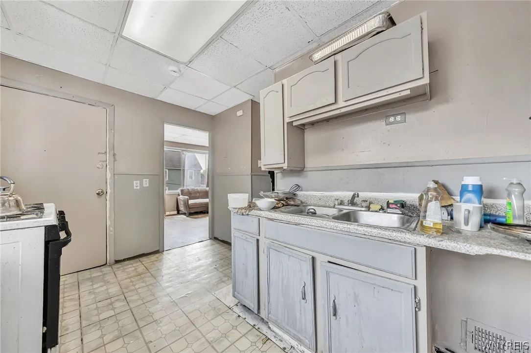 955 Tonawanda Street, Buffalo, New York 14207, Buffalo, New York 14207, 9 Bedrooms Bedrooms, ,4 BathroomsBathrooms,Residential,For Sale,955 Tonawanda Street, Buffalo, New York 14207,0,B1672356