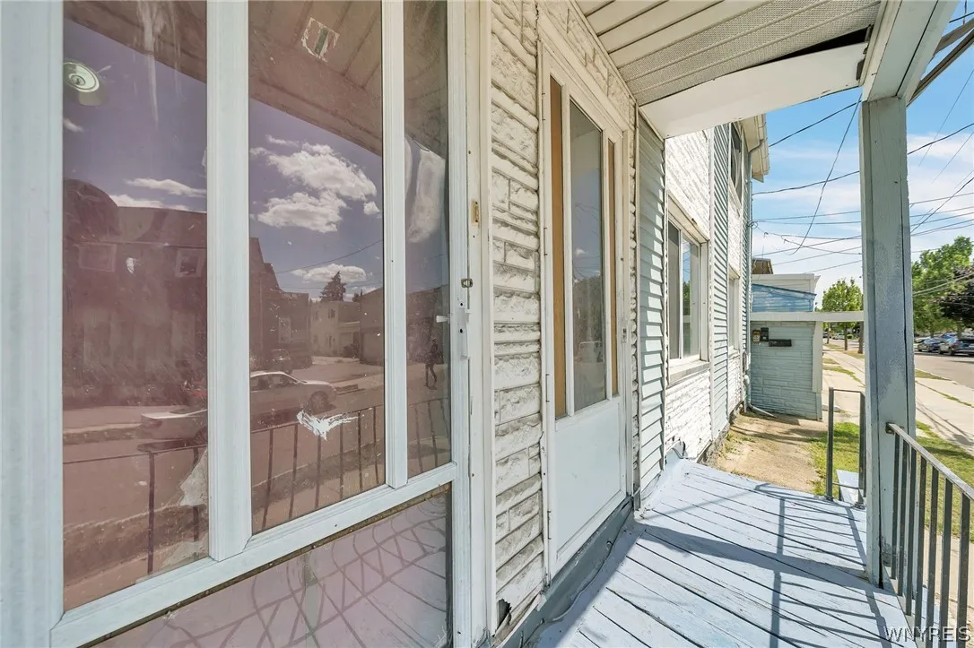 955 Tonawanda Street, Buffalo, New York 14207, Buffalo, New York 14207, 9 Bedrooms Bedrooms, ,4 BathroomsBathrooms,Residential,For Sale,955 Tonawanda Street, Buffalo, New York 14207,0,B1672356