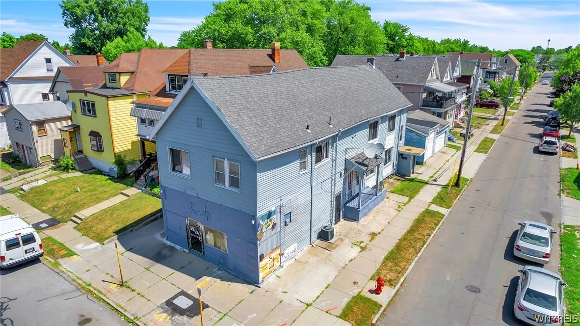 955 Tonawanda Street, Buffalo, New York 14207, Buffalo, New York 14207, 9 Bedrooms Bedrooms, ,4 BathroomsBathrooms,Residential,For Sale,955 Tonawanda Street, Buffalo, New York 14207,0,B1672356