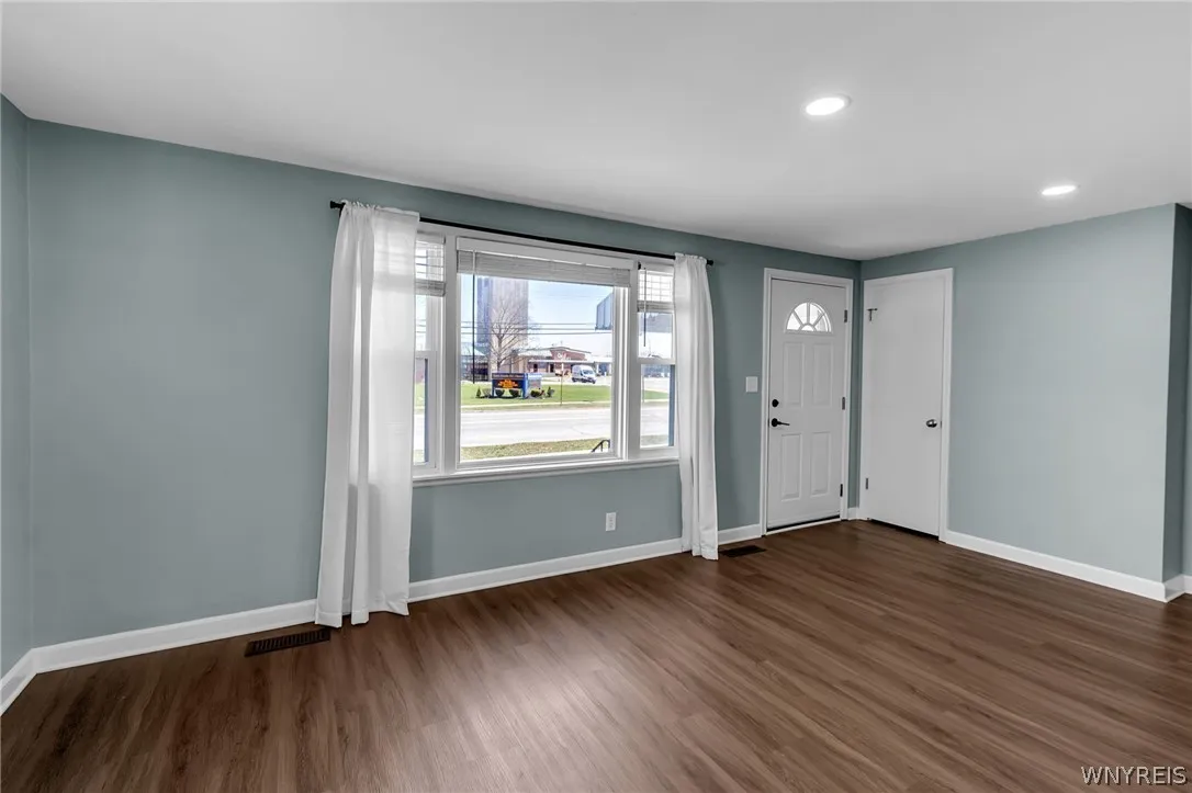 3006 Eggert Road, Tonawanda, New York 14150, Tonawanda, New York 14150, 3 Bedrooms Bedrooms, 7 Rooms Rooms,1 BathroomBathrooms,Residential,For Sale,3006 Eggert Road, Tonawanda, New York 14150,0,B1672242