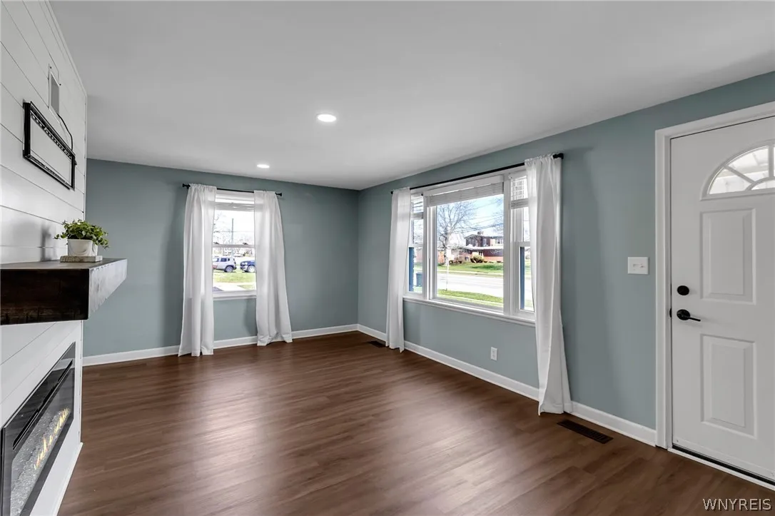 3006 Eggert Road, Tonawanda, New York 14150, Tonawanda, New York 14150, 3 Bedrooms Bedrooms, 7 Rooms Rooms,1 BathroomBathrooms,Residential,For Sale,3006 Eggert Road, Tonawanda, New York 14150,0,B1672242