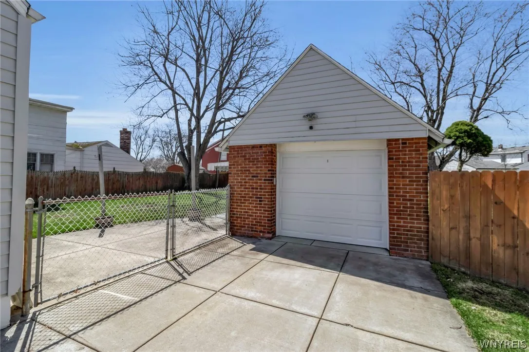 3006 Eggert Road, Tonawanda, New York 14150, Tonawanda, New York 14150, 3 Bedrooms Bedrooms, 7 Rooms Rooms,1 BathroomBathrooms,Residential,For Sale,3006 Eggert Road, Tonawanda, New York 14150,0,B1672242