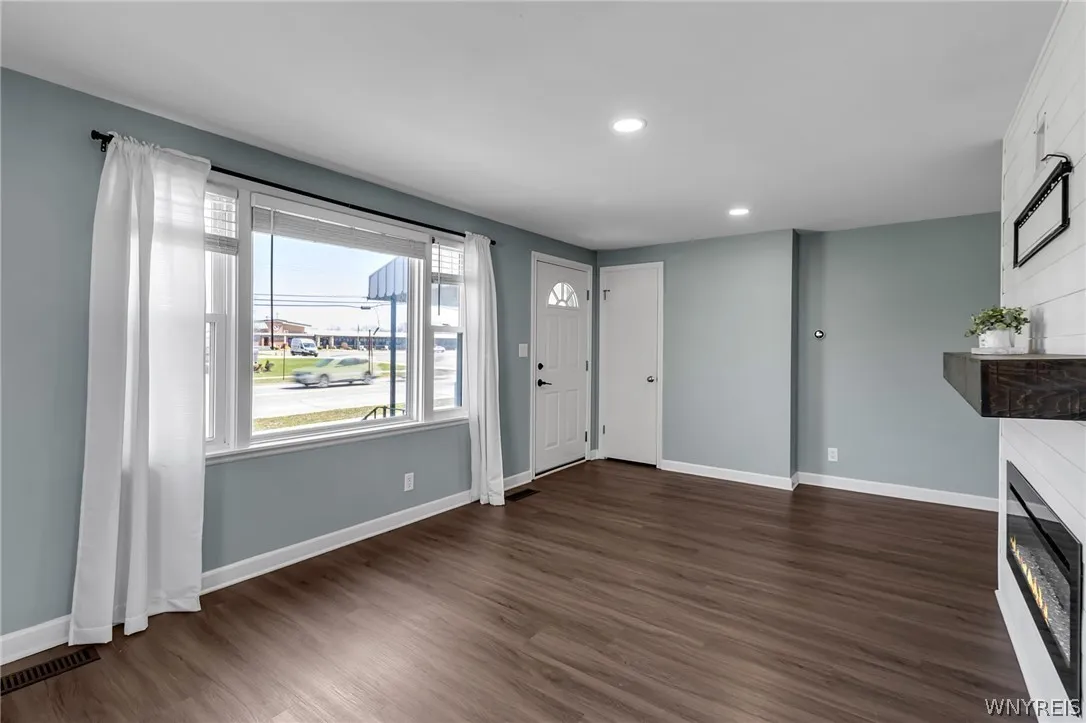 3006 Eggert Road, Tonawanda, New York 14150, Tonawanda, New York 14150, 3 Bedrooms Bedrooms, 7 Rooms Rooms,1 BathroomBathrooms,Residential,For Sale,3006 Eggert Road, Tonawanda, New York 14150,0,B1672242