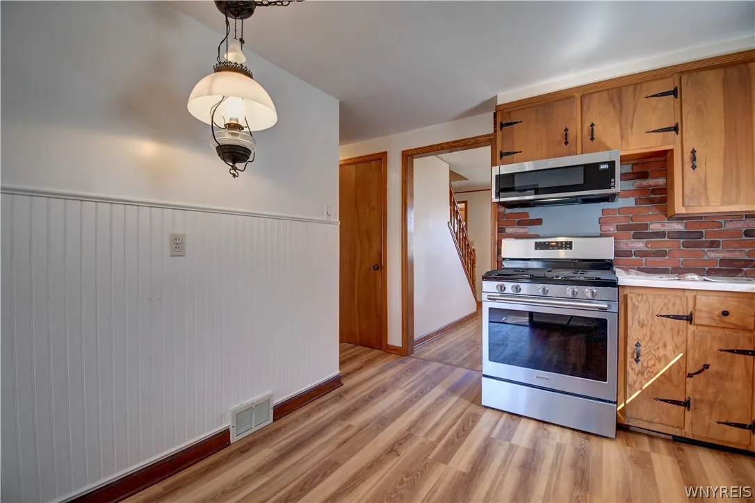 244 Renwood Avenue, Tonawanda, New York 14217, Tonawanda, New York 14217, 3 Bedrooms Bedrooms, 6 Rooms Rooms,1 BathroomBathrooms,Residential,For Sale,244 Renwood Avenue, Tonawanda, New York 14217,0,B1671234