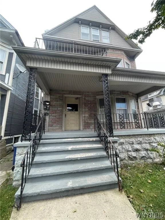 1015 Elmwood Avenue 2, Buffalo, New York 14222, Buffalo, New York 14222, 1 Bedroom Bedrooms, 6 Rooms Rooms,1 BathroomBathrooms,Residential Lease,For Rent,1015 Elmwood Avenue 2, Buffalo, New York 14222,0,B1672409