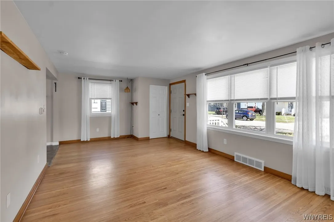 394 Linwood Avenue, North Tonawanda, New York 1412, North Tonawanda, New York 14120, 3 Bedrooms Bedrooms, 5 Rooms Rooms,2 BathroomsBathrooms,Residential,For Sale,394 Linwood Avenue, North Tonawanda, New York 1412,0,B1672371