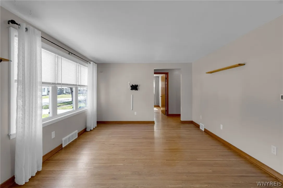 394 Linwood Avenue, North Tonawanda, New York 1412, North Tonawanda, New York 14120, 3 Bedrooms Bedrooms, 5 Rooms Rooms,2 BathroomsBathrooms,Residential,For Sale,394 Linwood Avenue, North Tonawanda, New York 1412,0,B1672371