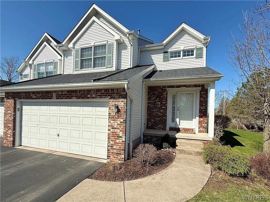 132 Berwick Lane, Amherst, New York 14051, Amherst, New York 14051, 2 Bedrooms Bedrooms, 6 Rooms Rooms,2 BathroomsBathrooms,Residential,For Sale,132 Berwick Lane, Amherst, New York 14051,0,B1670844