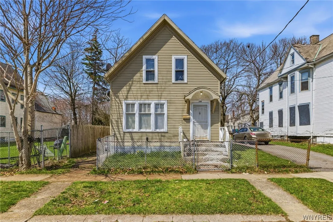 198 Grape Street, Buffalo, New York 14204, Buffalo, New York 14204, 4 Bedrooms Bedrooms, 8 Rooms Rooms,1 BathroomBathrooms,Residential,For Sale,198 Grape Street, Buffalo, New York 14204,0,B1672552