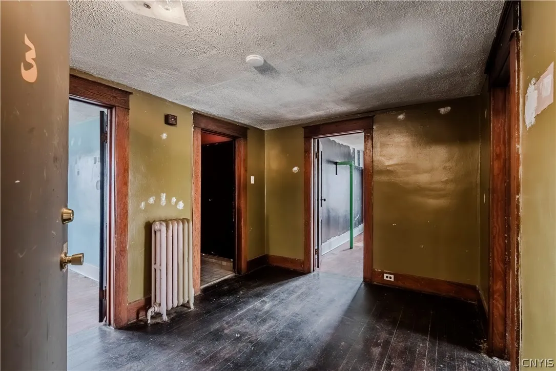 vacant 3 bedroom unit