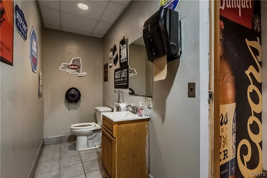 1/2 bath #2 in bar