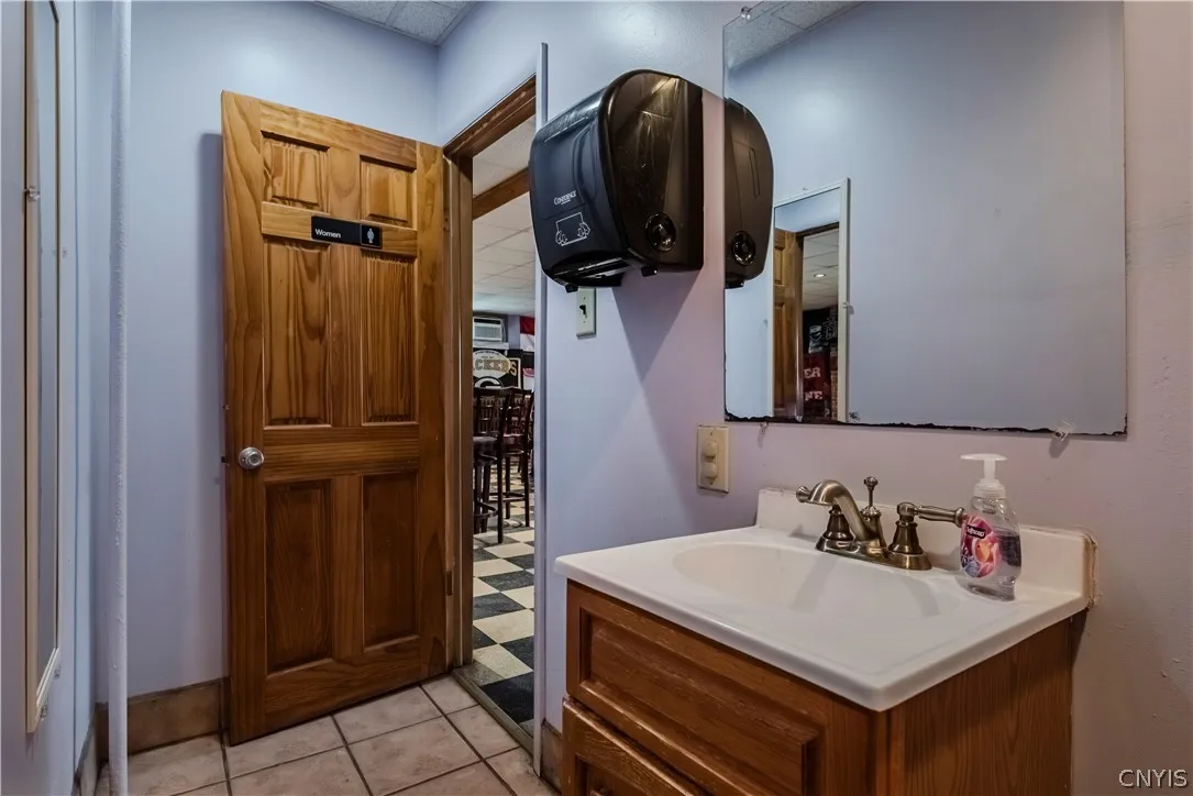 1/2 bath #1 in bar