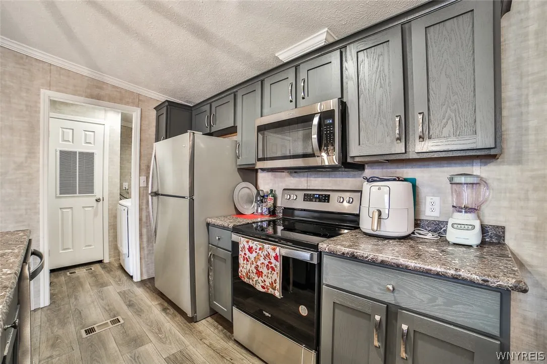 1774 Military Road 27, Tonawanda, New York 14217, Tonawanda, New York 14217, 3 Bedroom Bedrooms, 5 Room Rooms,1 BathroomBathrooms,Residential,For Sale,1774 Military Road 27, Tonawanda, New York 14217,0,B1672566