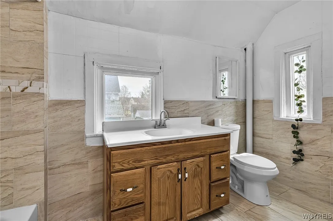 53 Sirret Street, Buffalo, New York 14220, Buffalo, New York 14220, 5 Bedrooms Bedrooms, ,2 BathroomsBathrooms,Residential,For Sale,53 Sirret Street, Buffalo, New York 14220,0,B1672519