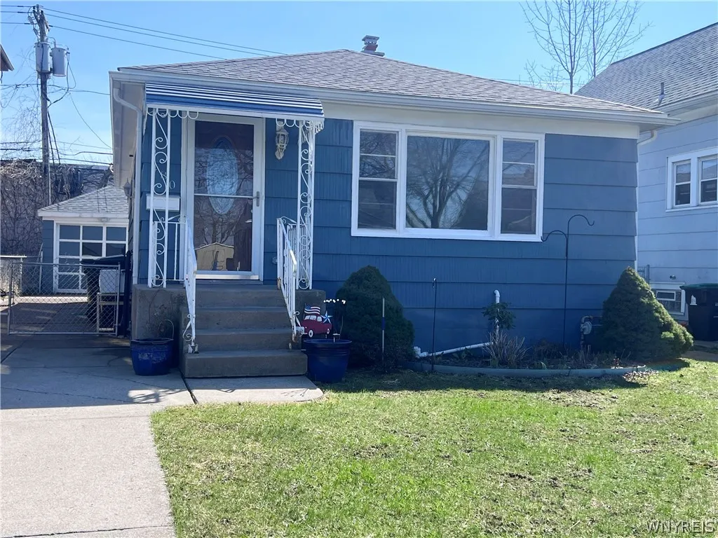 480 West Hazeltine Avenue, Tonawanda, New York 142, Tonawanda, New York 14217, 3 Bedrooms Bedrooms, 5 Rooms Rooms,1 BathroomBathrooms,Residential Lease,For Rent,480 West Hazeltine Avenue, Tonawanda, New York 142,0,B1672841