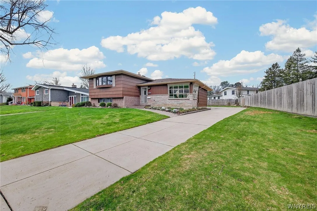 49 Boxwood Circle, Hamburg, New York 14075, Hamburg, New York 14075, 3 Bedrooms Bedrooms, 10 Rooms Rooms,1 BathroomBathrooms,Residential,For Sale,49 Boxwood Circle, Hamburg, New York 14075,0,B1669405