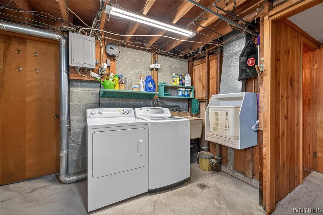 49 Boxwood Circle, Hamburg, New York 14075, Hamburg, New York 14075, 3 Bedrooms Bedrooms, 10 Rooms Rooms,1 BathroomBathrooms,Residential,For Sale,49 Boxwood Circle, Hamburg, New York 14075,0,B1669405