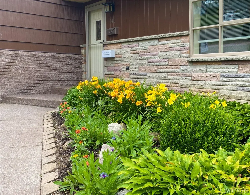 49 Boxwood Circle, Hamburg, New York 14075, Hamburg, New York 14075, 3 Bedrooms Bedrooms, 10 Rooms Rooms,1 BathroomBathrooms,Residential,For Sale,49 Boxwood Circle, Hamburg, New York 14075,0,B1669405