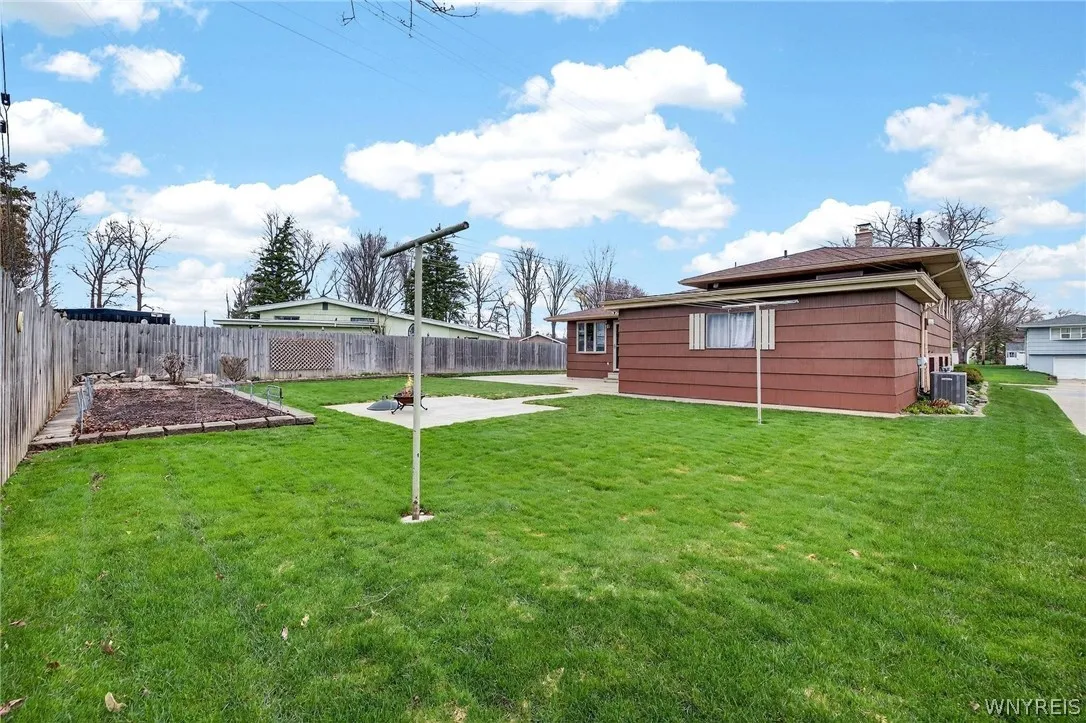 49 Boxwood Circle, Hamburg, New York 14075, Hamburg, New York 14075, 3 Bedrooms Bedrooms, 10 Rooms Rooms,1 BathroomBathrooms,Residential,For Sale,49 Boxwood Circle, Hamburg, New York 14075,0,B1669405