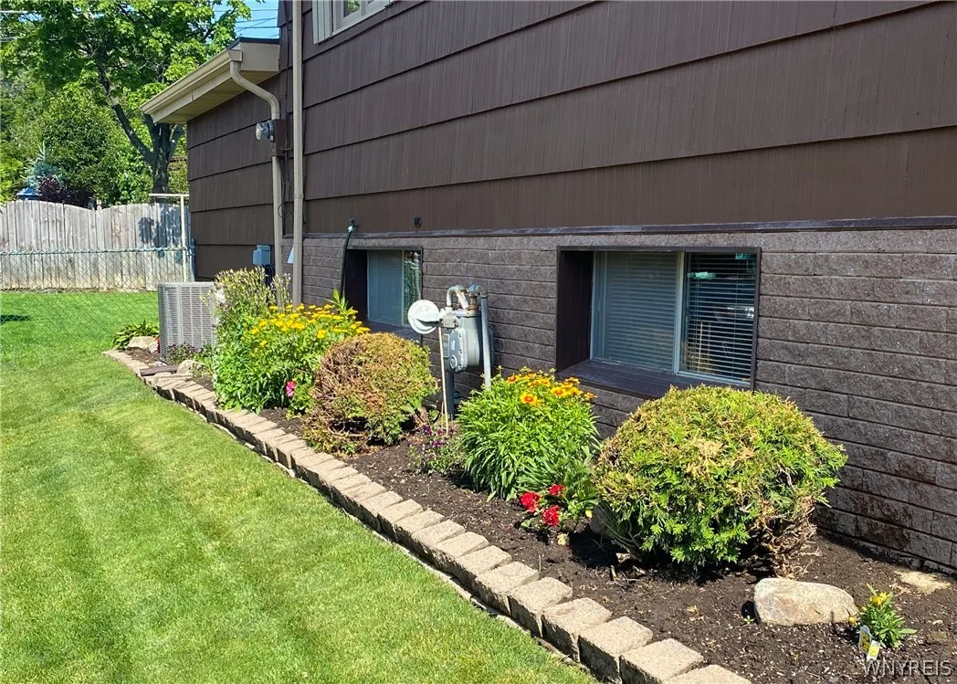 49 Boxwood Circle, Hamburg, New York 14075, Hamburg, New York 14075, 3 Bedrooms Bedrooms, 10 Rooms Rooms,1 BathroomBathrooms,Residential,For Sale,49 Boxwood Circle, Hamburg, New York 14075,0,B1669405